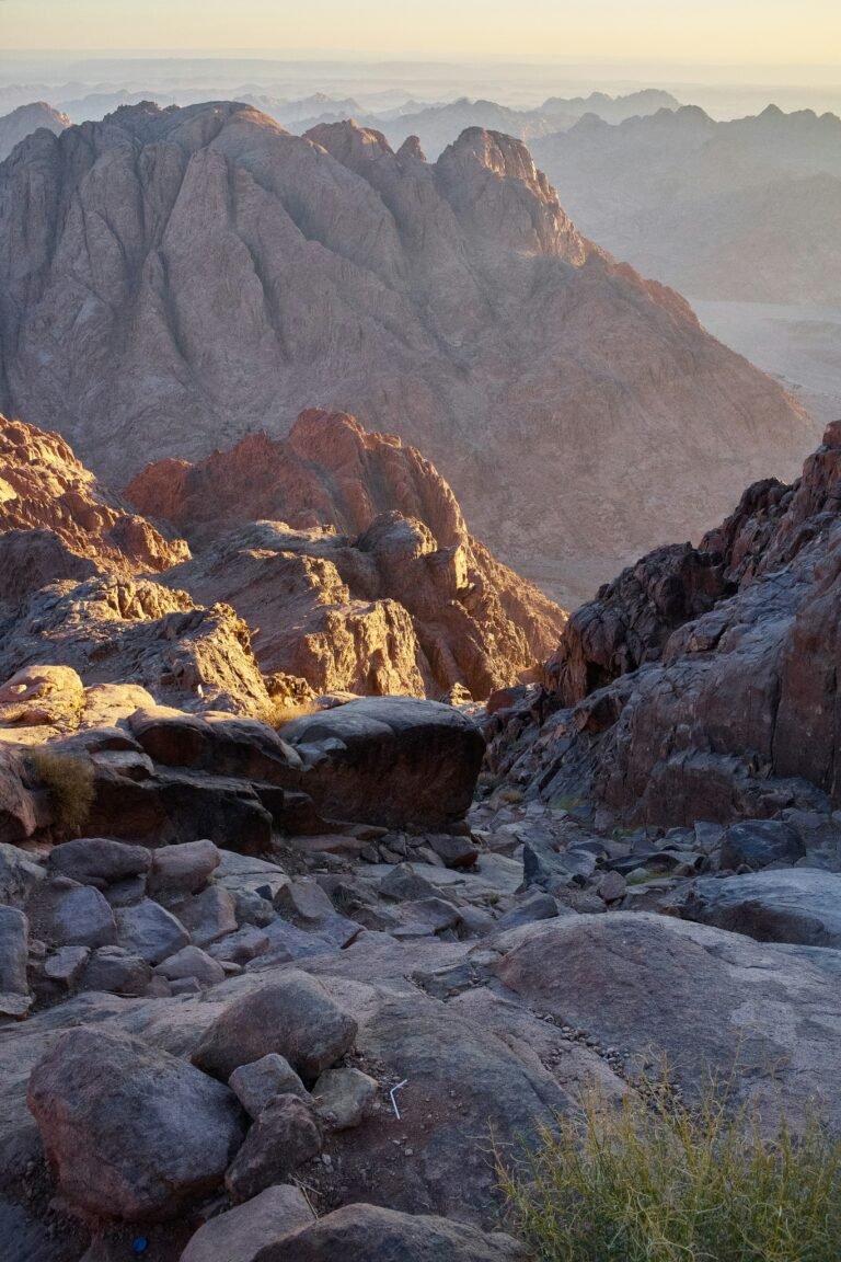 Lever du soleil sur les sommets du Sinaï