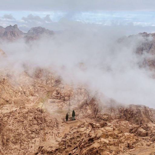 Mer de nuage sur les montagnes du Sinaï